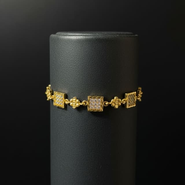 Crystal Orchard Wristlet - Thumbnail 2